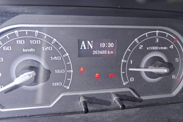 Used SAIC MAXUS Xintu V80 2021 2.0T AMT Classic Aoyuntong 127 PS Mid-axle Mid-roof 6/7/8/9-Seater
