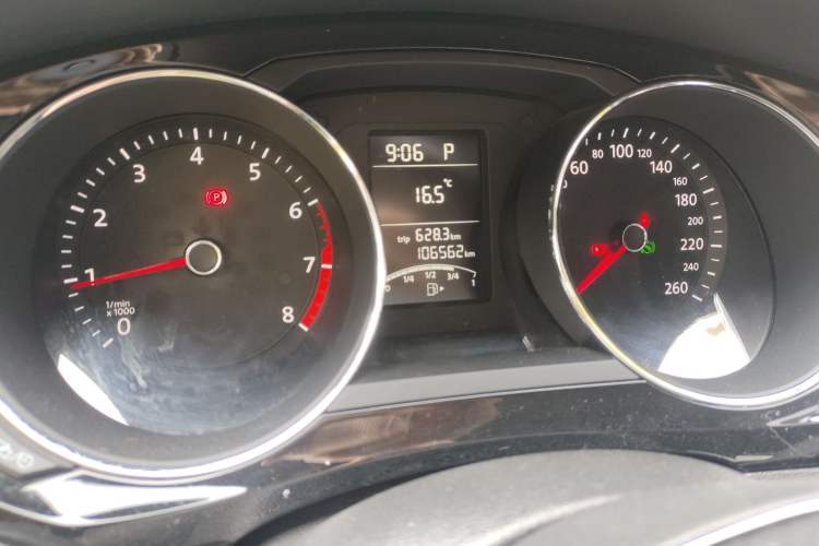 Used Volkswagen Sagitar 2017 1.6L Automatic Comfort Model Odometer Close Up