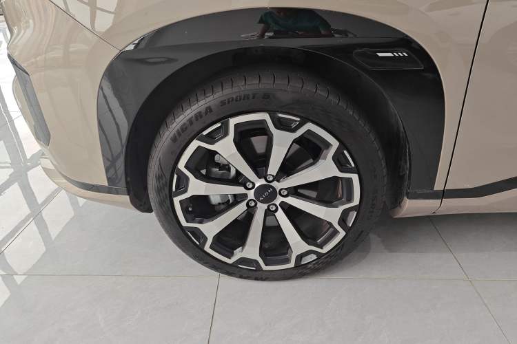 Used AION V 2024 Aion Tyrannosaurus 650 Smart Premium Edition
