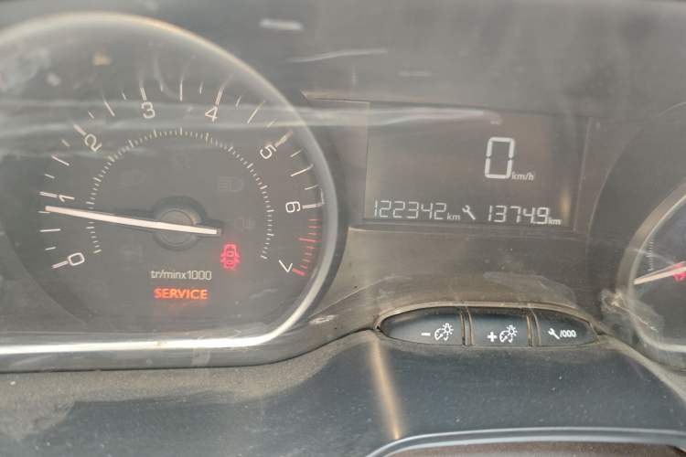 Used Peugeot 2008 2014 1.6L Manual Fashion Edition
