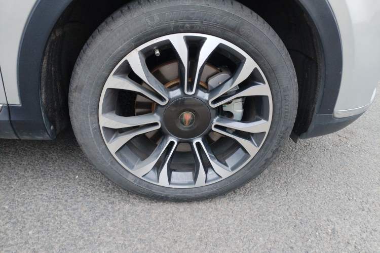 Used Hongqi HS5 2019 2.0T Smart Connect Flagship All-Wheel-Drive Version Right Front Wheel Hub