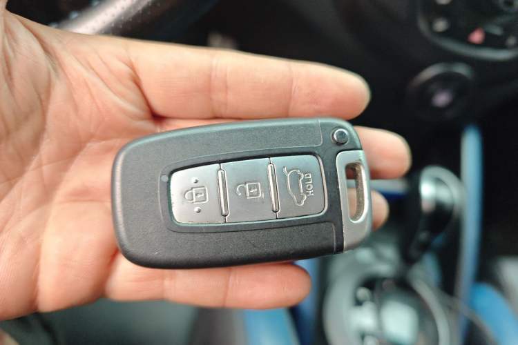 Used Hyundai Veloster 2015 1.6T Automatic Luxury Edition Vehicle Key