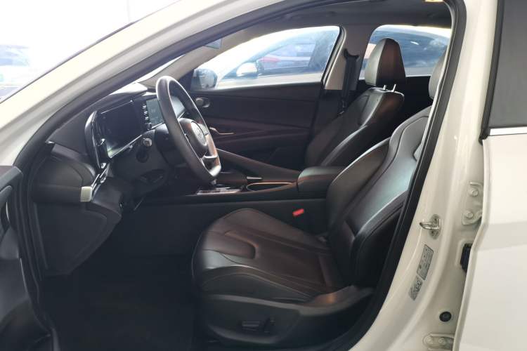 Used Hyundai Elantra 2022 1.5L CVT LUX Prestige Edition
