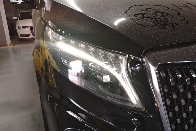 Used Mercedes-Benz V-Class 2022 V 260 Avantgarde Edition Right Front Headlight