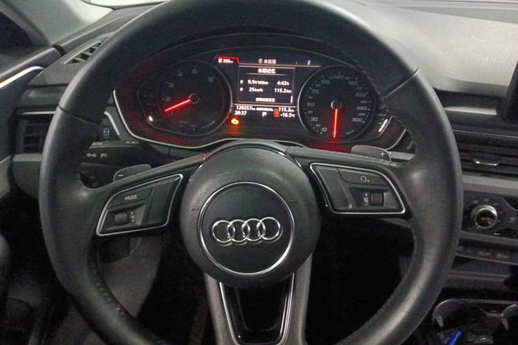 Used Audi A4L 2017 Plus 40 TFSI Ambition Model Steering Wheel