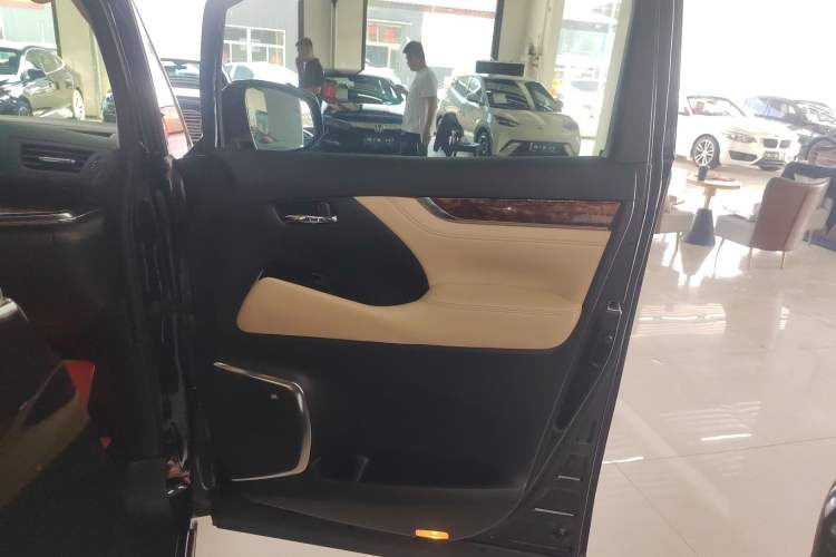 Used Toyota Alphard 2021 Dual-Engine 2.5L Luxury Edition