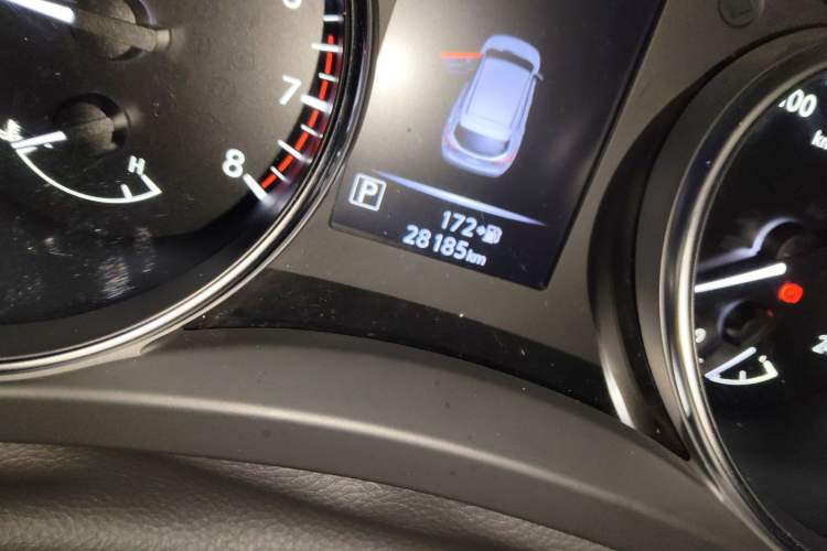 Used Nissan Qashqai 2019 2.0L CVT Luxury Edition Odometer Close Up