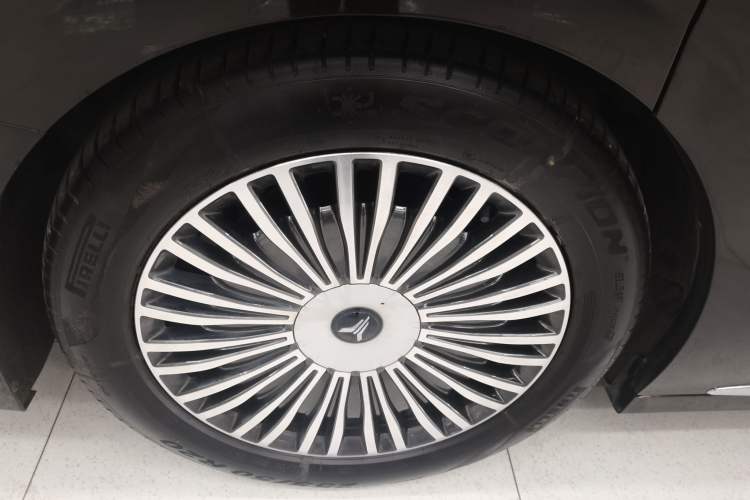 Used VOYAH Dream 2025 PHEV Four-Wheel-Drive Flagship Version – Qiankun Edition Right Rear Wheel Hub