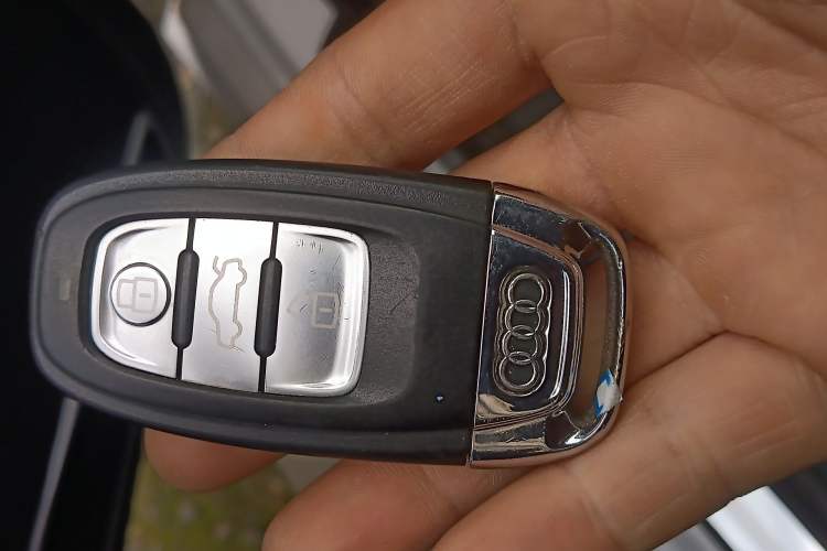 Used Audi A4L 2015 35 TFSI Automatic Standard Model Vehicle Key