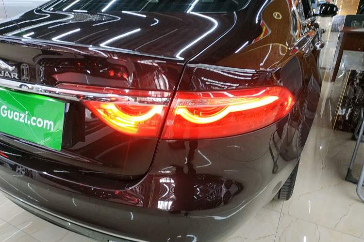 Used Jaguar XFL 2018 XFL 2.0T 250 PS Luxury Edition Right Rear Taillight