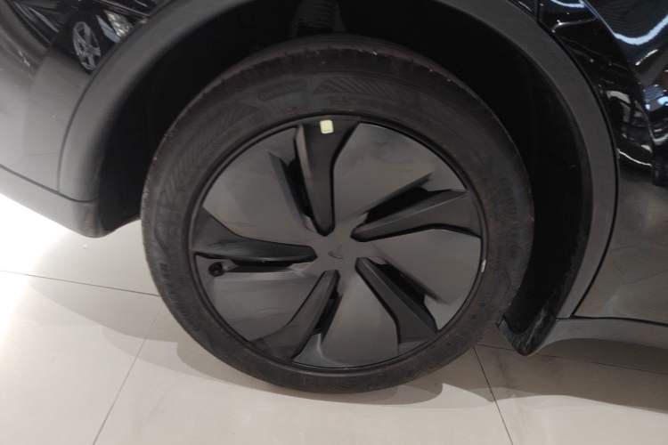 Used Tesla Model Y 2025 Rear-Wheel-Drive Version Right Rear Wheel Hub