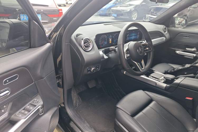 Used Mercedes-Benz GLB 2022 Updated GLB 200 Fashion Edition