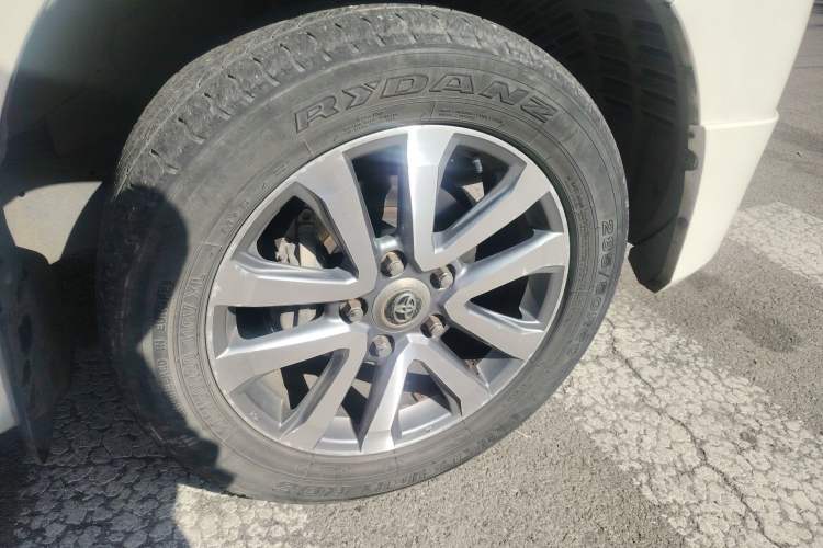 Used Toyota Land Cruiser  Right Front Wheel Hub