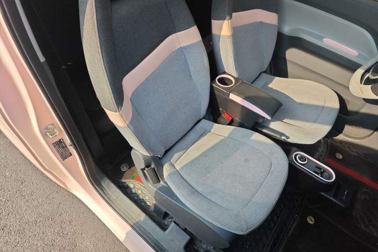 Used Wuling Hongguang MINIEV 2022 Macaron Fashion Edition Lithium-Nickel-Cobalt-Alpha-oxide Right Front Seat