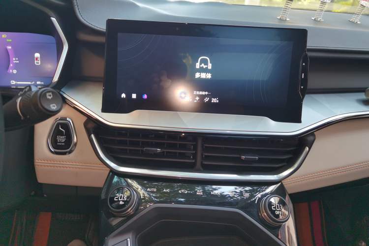 Used Lynk & Co 06 EM-P 2022 PHEV 84 km Range Pro Version