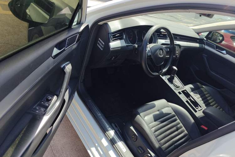 Used Volkswagen Magotan 2017 330TSI DSG Leading Model Driver Seat