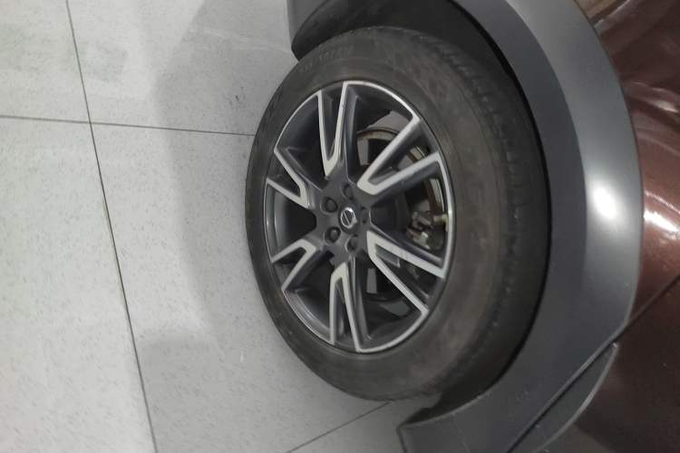 Used Volvo V90 2017 Cross Country T5 AWD Prestige Edition Right Rear Wheel Hub