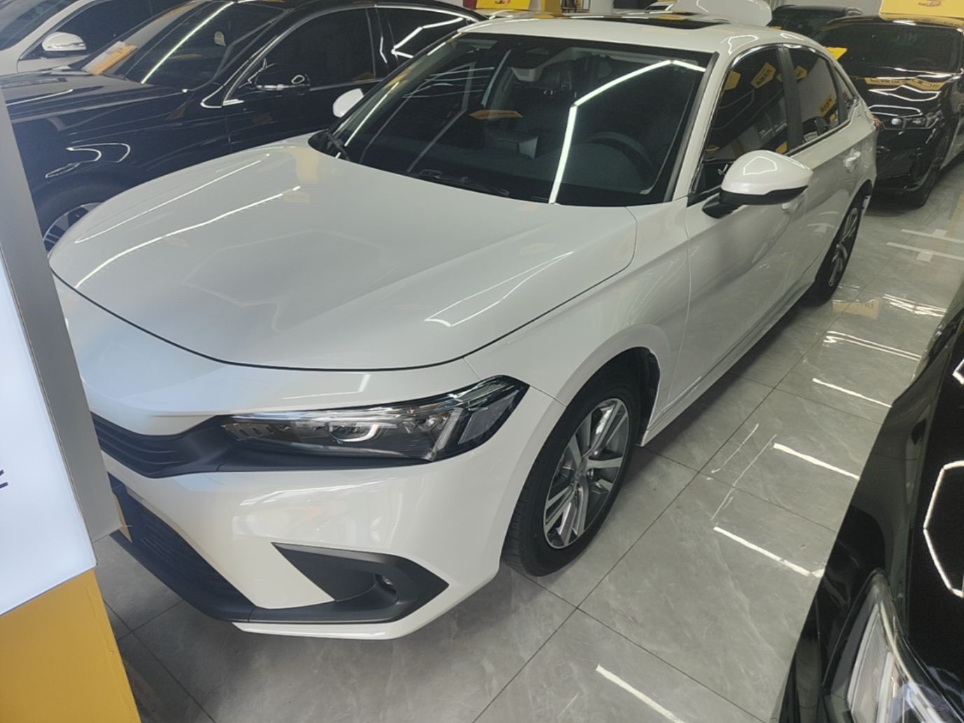 Под передней частью автомобиля