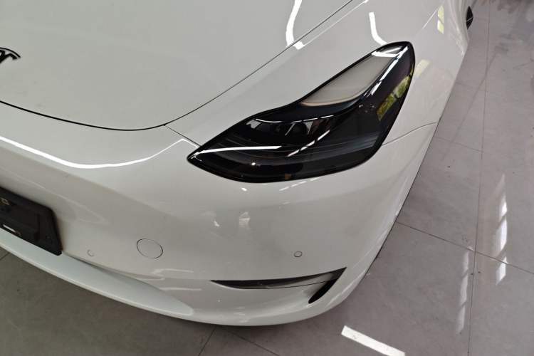 Used Tesla Model Y 2022 Long-Range All-Wheel-Drive Version
