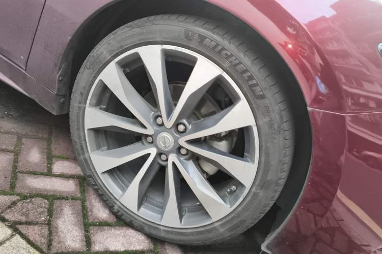 Used Nissan Maxima 2016 2.5L XV Ultimate Edition Right Front Wheel Hub