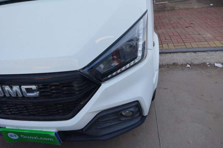 Used JMC Transit 2021 2.8T Space King Standard Version Short Wheelbase Mid-Height Roof 3-Seater Diesel Euro VI JX493 Left Front Headlight