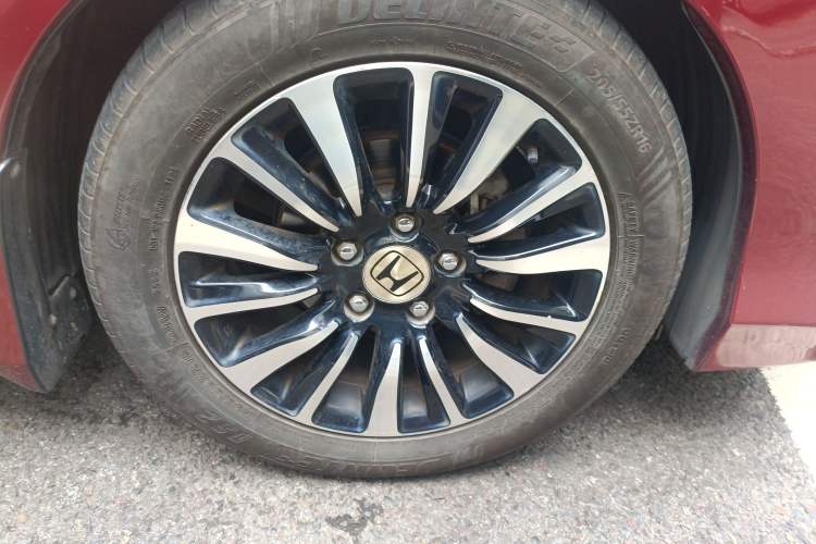 Used Honda Crider 2013 1.8L automatic luxury edition
