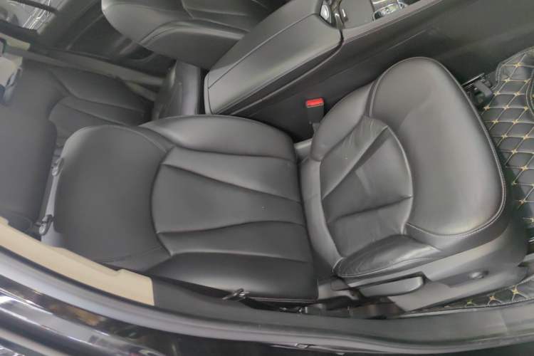 Used Buick Envision 2018 20T Two-Wheel-Drive Elite Model Right Front Seat