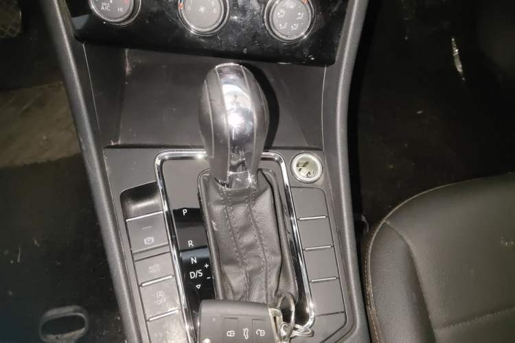 Used Volkswagen Bora 2021 1.5L Automatic Comfort Smart Connect Edition Gear Lever