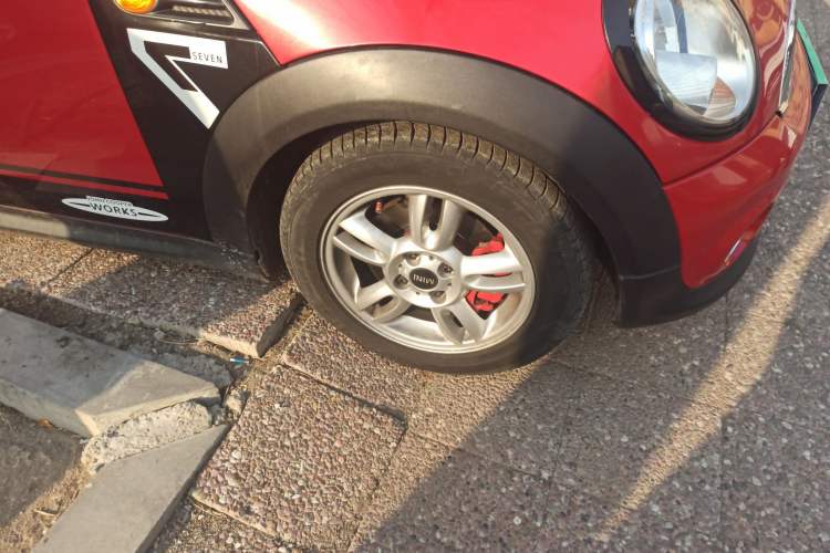 Used MINI Clubman 2011 1.6L ONE Right Front Wheel Hub