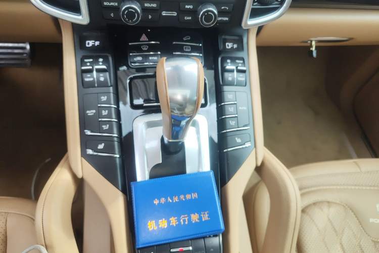 Used Porsche Cayenne 2014 Cayenne Platinum Edition 3.0T Gear Lever