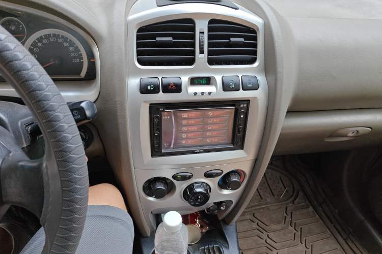 Used Huatai Santa Fe Classic 2012 2.0L Gasoline Manual Two-Wheel Drive with Sunroof