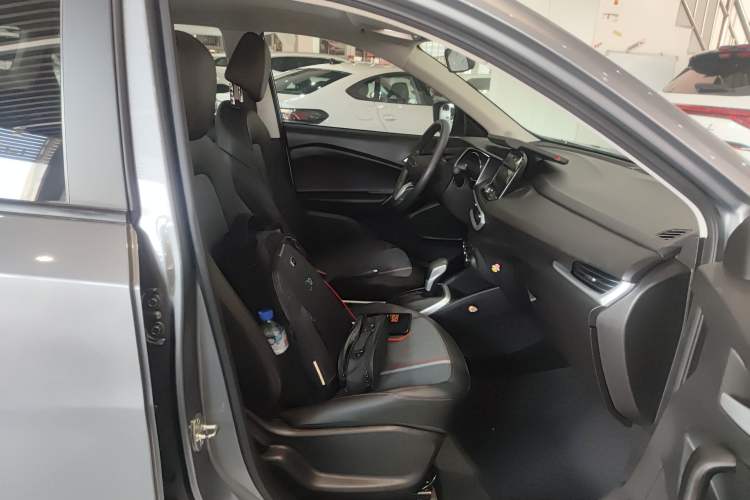 Used Chevrolet Trax 2019 Redline 325T Automatic Fun Edition China VI Standard Right Front Seat