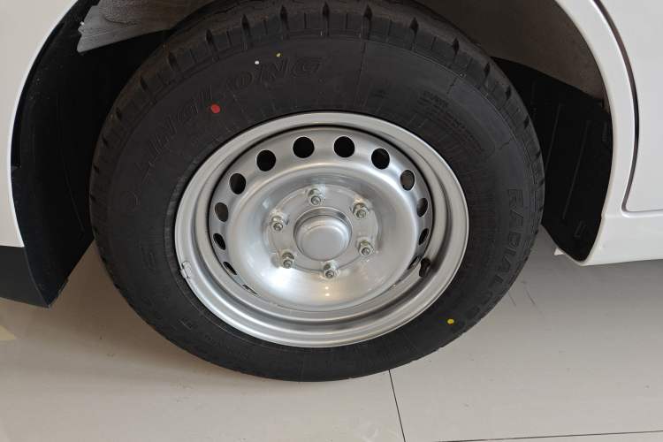 Used Wuling Yangguang 2025 Model 400km Bus Edition—Comfort Edition
