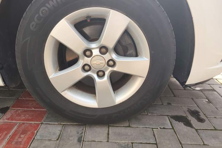 Used Chevrolet Cruze 2012 1.6L SL MT Right Front Wheel Hub