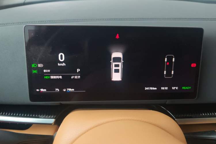 Used VOYAH Dream 2025 PHEV Four-Wheel Drive Prestige Kunpeng Edition
