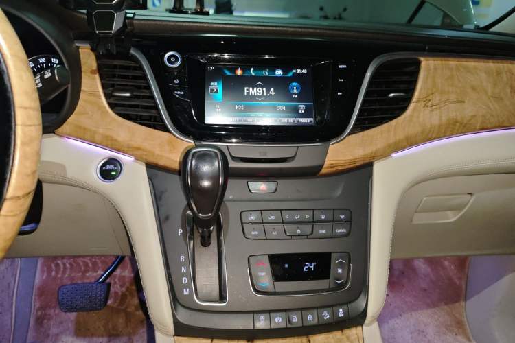 Used Buick GL8 2018 ES 28T Comfort Model China VI Standard Audio And AC Panel