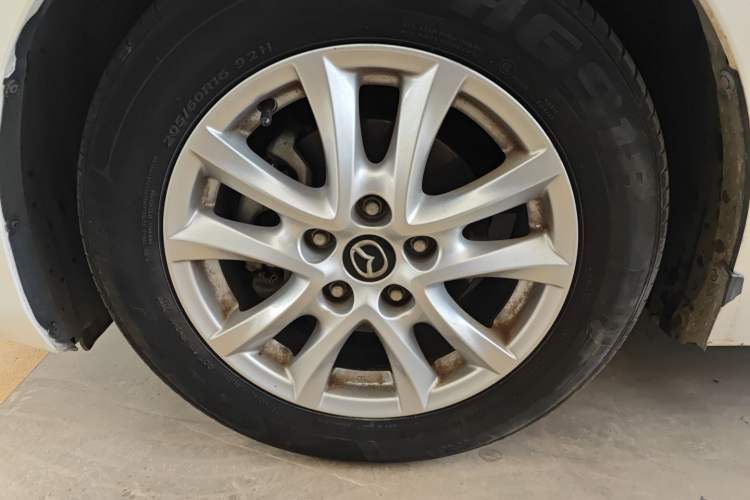 Used Mazda 3 Axela 2017 Sedan 1.5L Automatic Luxury Model Emission Standard China V Exterior 4