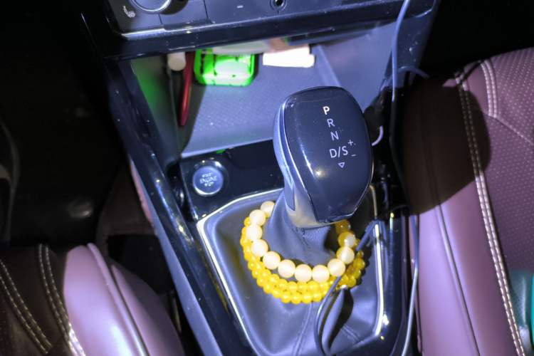 Used Volkswagen Tacqua 2021 280TSI DSG EnjoyPro Smart Connectivity Version Gear Lever