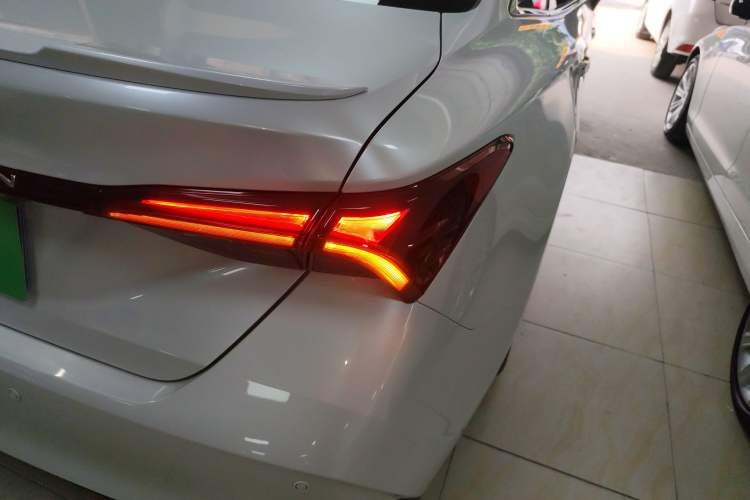 Used Toyota Avalon 2022 2.5L Luxury Edition Right Rear Taillight