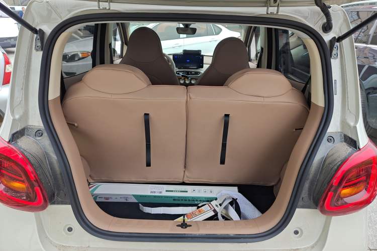 Used Wuling Hongguang MINIEV 2025 Four-Door Version Advanced Edition Trunk