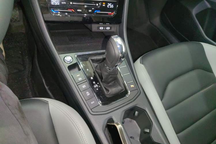 Used Volkswagen Bora 2023 300TSI DSG Prestige Edition Gear Lever