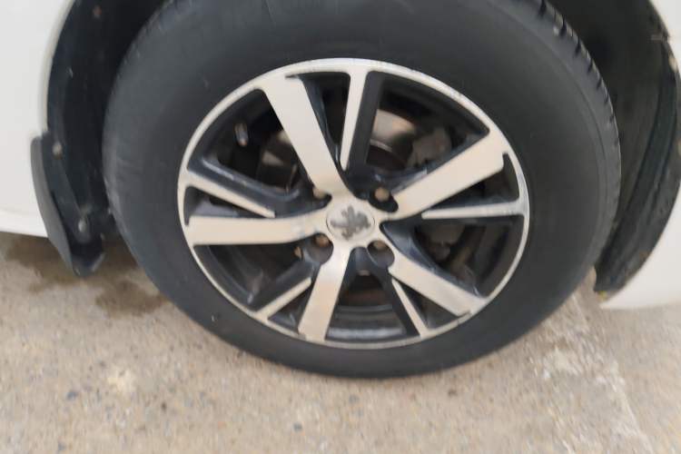 Used Peugeot 301 2014 1.6L Manual Comfort Edition
