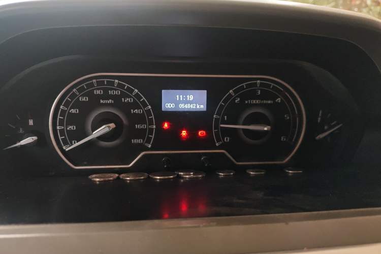 Used SAIC MAXUS Xintu V80 2021 2.0T Manual Classic Aoyuntong Short Wheelbase Mid-Roof 5/6-Seater