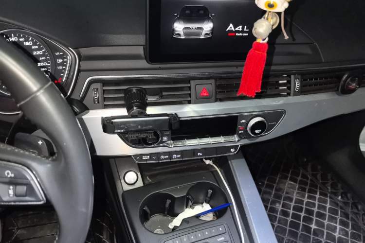 Used Audi A4L 2017 40 TFSI Style Edition Audio And AC Panel