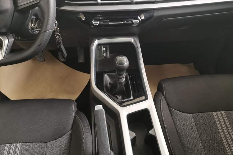 Used Wuling Jiachen 2022 1.5L Manual Enjoyment Elite Model Gear Lever
