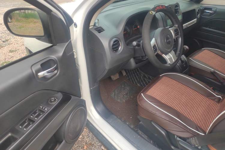 Used Jeep Compass 2015 2.0L two-wheel drive sport version