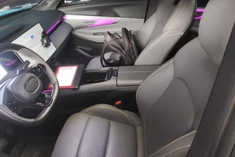 Used Lynk & Co 08 EM-P 2024 120km Long-Range Plus