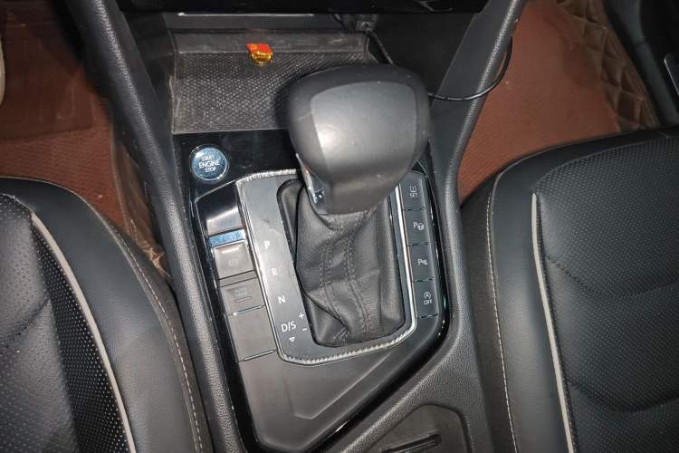 Used Volkswagen Tiguan L 2019 330TSI Automatic Two-Wheel Drive R-Line Flagship Model China VI Standard
