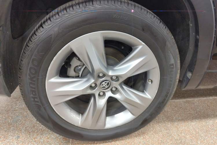 Used Toyota Highlander 2018 2.0T Four-Wheel Drive Luxury Version 7 Seats China VI Standard
