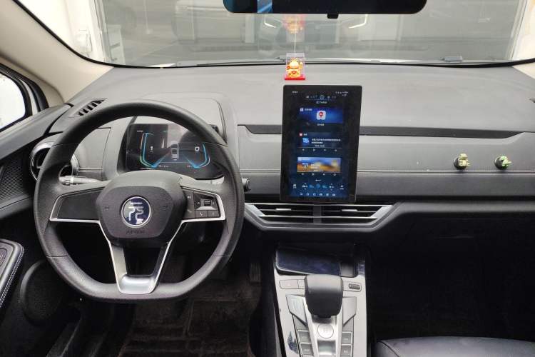 Used BYD Yuan New Energy 2019 EV535 Smart Connect Trendsetting Model
